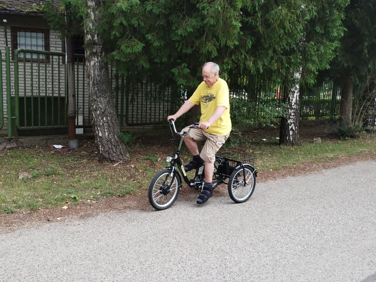 zakaznik na elektrickej trojkolke